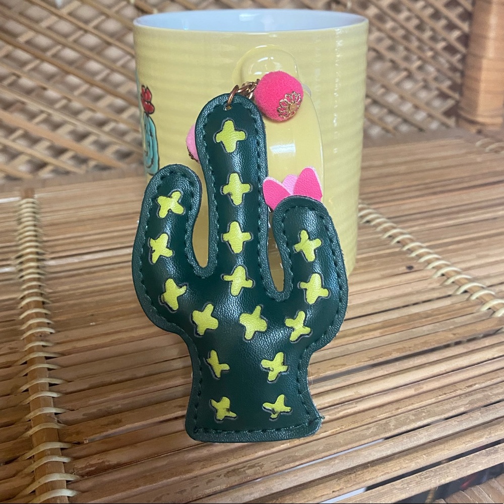 Mug & Keychain Gift Set - Picture 3 of 8